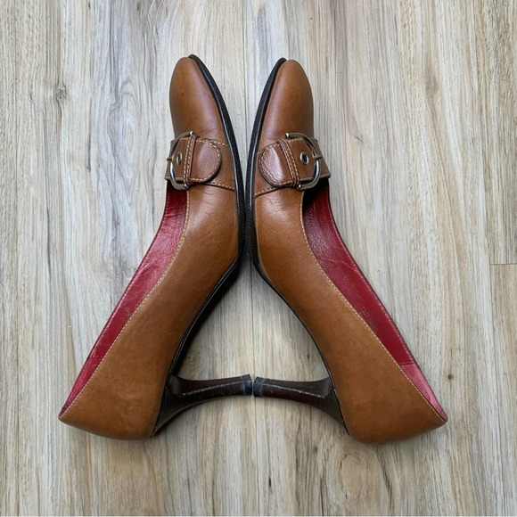 COACH “Mandel” Tan Leather Heels Pumps Silver Buckle Closed Toe Women’s Size 9 - Picture 4 of 10